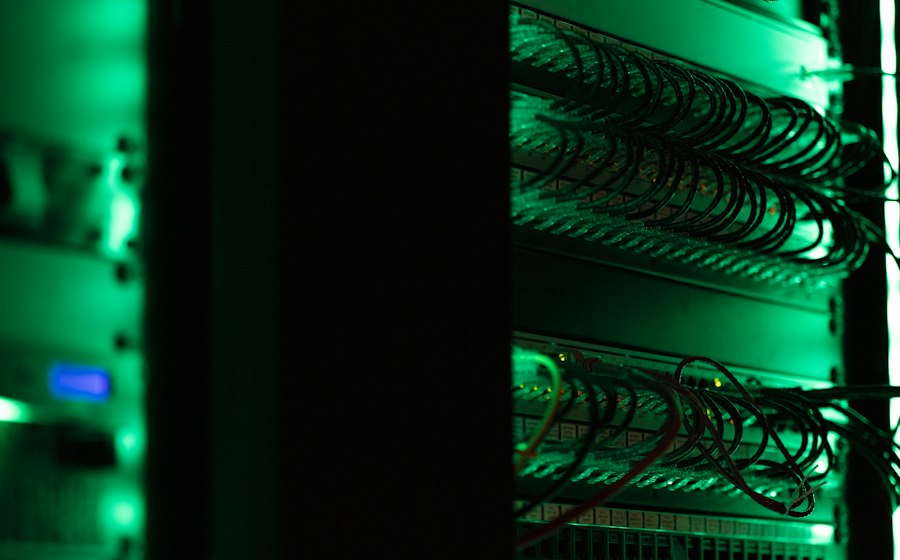 Rack de servidores dedicados em datacenter
